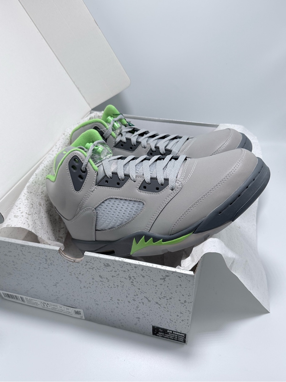NIB Size 11.5 New Men's Gray and Neon Green Jordan High-Top Sneakers